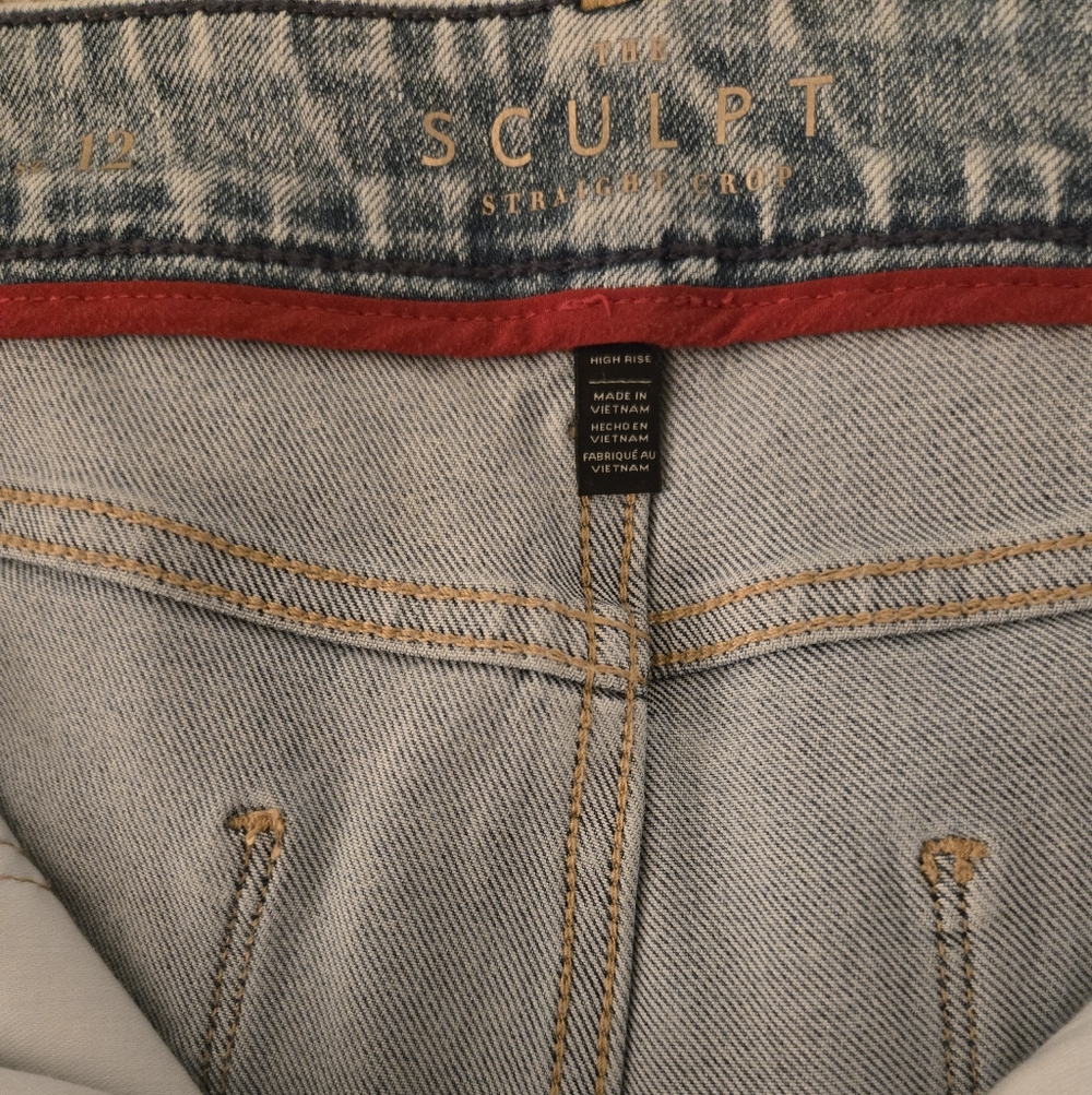 WHBM The Sculpt Straight Leg Crop Light Wash Jeans. Size 12 - Picture 6 of 6